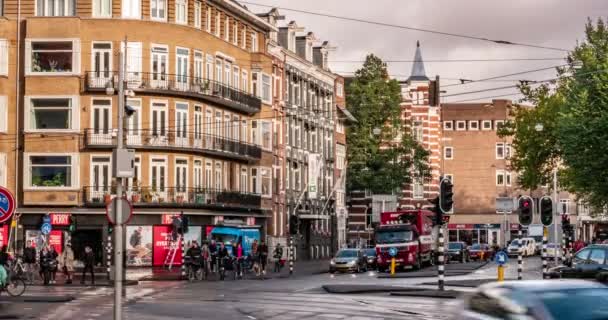 Amsterdam Hollanda 2018 Zaman Atlamalı Video Sabah Trafiğinin Amsterdam Croseroads — Stok video