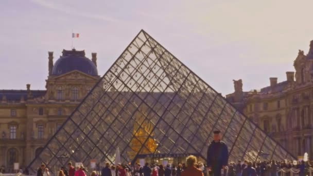 O museu principal e galeria de arte da França - Louvre — Vídeo de Stock