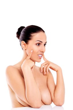 Güzel çıplak kadın beyaz arka planda izole edilmiş..