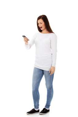 Cep telefonuna bağıran genç öğrenci kadın