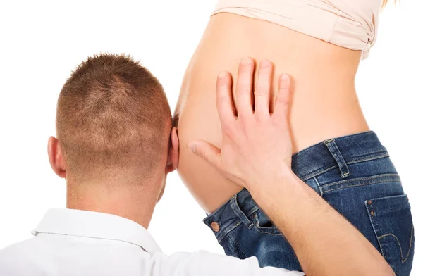 Father listening to mothers pregnant tummy — Stock Photo, Image