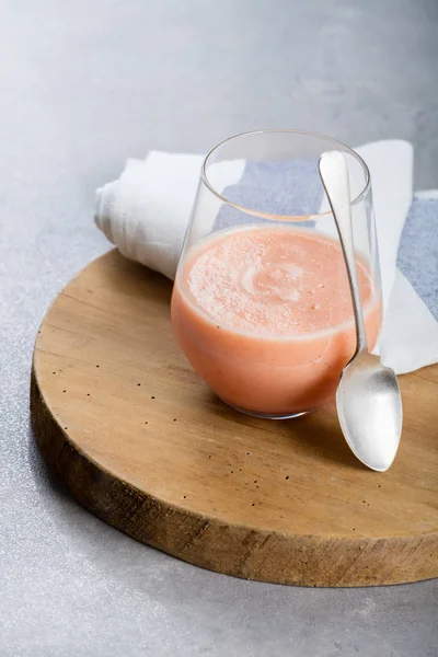Склянка свіжої фруктової смузі — стокове фото
