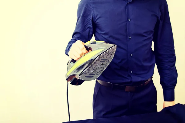 Young businessman ironing his jacket — Stock Photo, Image