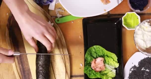 Het maken van sushi in timelapse — Stockvideo