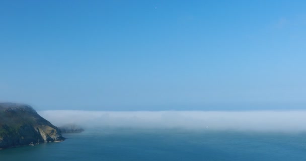 Dover cliff üzerinde sis — Stok video