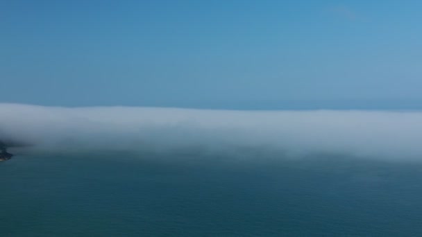 Уэльское побережье, морской туман — стоковое видео