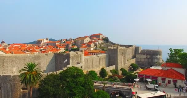 Vue aérienne panoramique de la vieille ville de Dubrovnik — Video