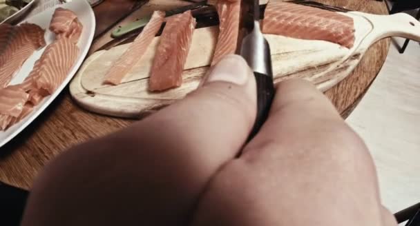 칼으로 절단 고기 — 비디오