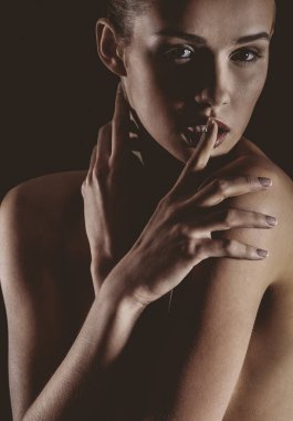 Gölge çekici kadın