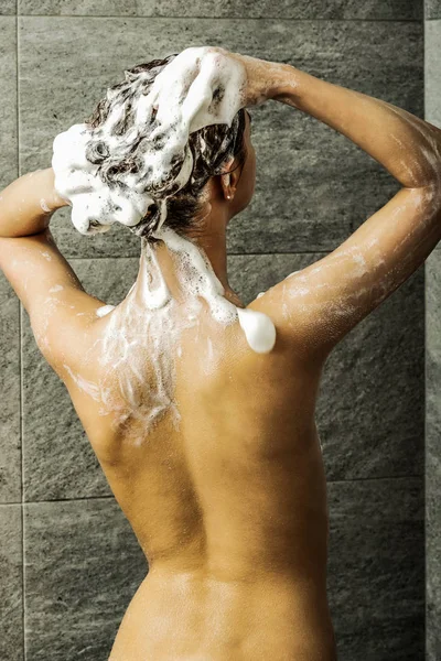 Haare waschen, Rückseite — Stockfoto