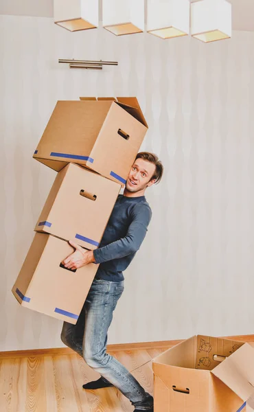 Man moving in new apartmant — Stock Photo, Image