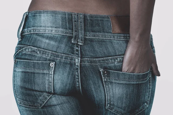 Bunda feminina em jeans — Fotografia de Stock