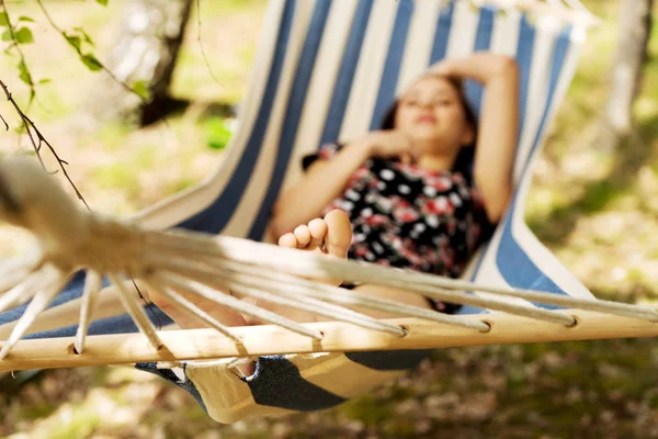 Hammock in garden, resting woman — Stock Photo, Image