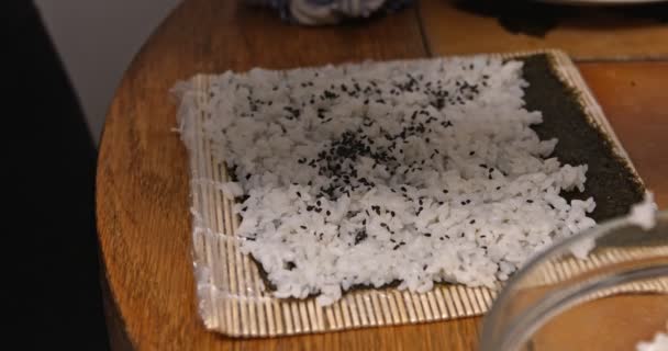 Préparation des sushis futomaki — Video