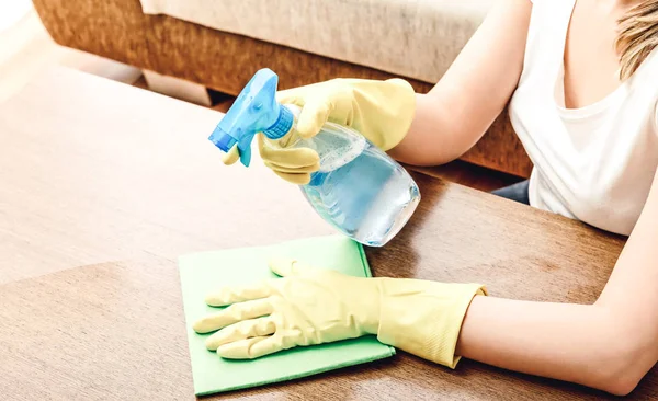 Cleaning spray and wipe — Stock Photo, Image