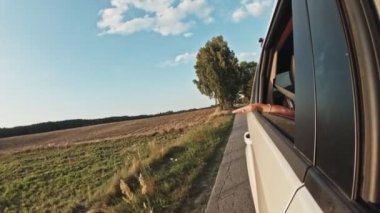 Rüzgarı elinde tut, yavaş çekim.