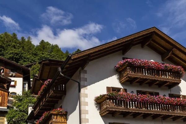 Maison Avec Balcon Fleurs Tyrol Sud Italie — Photo