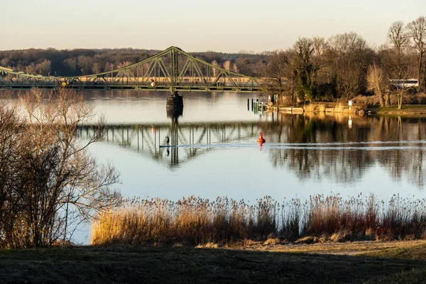 Potsdam, Almanya ile Berlin Glienicke Köprüsü — Stok fotoğraf