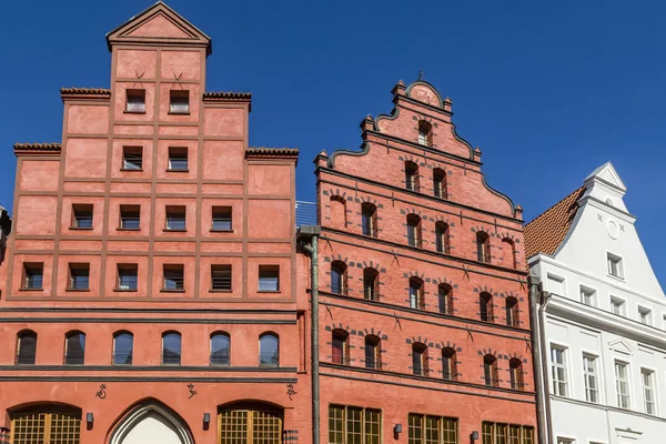 Gables ile tarihi evler, Stralsund, Almanya — Stok fotoğraf