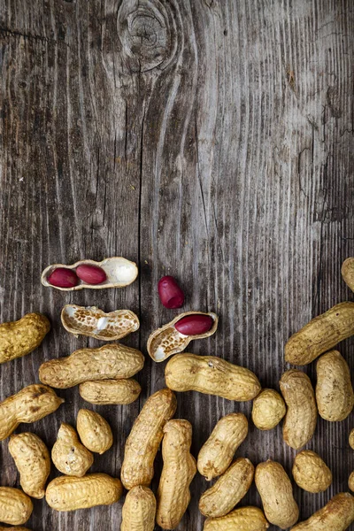 Cacahuetes Sobre Fondo Madera Deliciosas Saludables Nueces Cerca Lugar Para — Foto de Stock