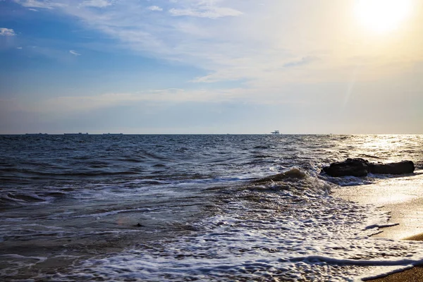 Hermosa Playa Amanecer Mar Surf Paisaje Marino Verano Tronco Encuentra — Foto de Stock