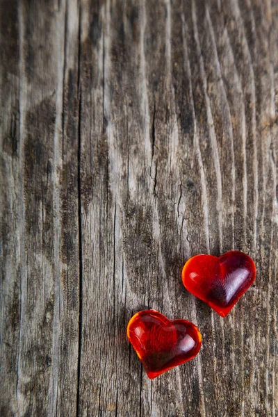 Czerwone Serduszka Stare Podłoże Drewniane Romantyczny Tło — Zdjęcie stockowe