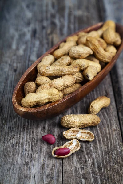 Cacahuetes Tazón Madera Sobre Una Mesa Vieja Deliciosas Saludables Nueces — Foto de Stock