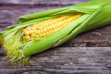 Olgun Mısır eski ahşap masa.