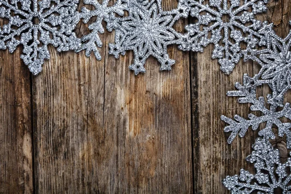 Fiocchi Neve Argentei Vecchio Sfondo Legno Marrone Confine Natale — Foto Stock