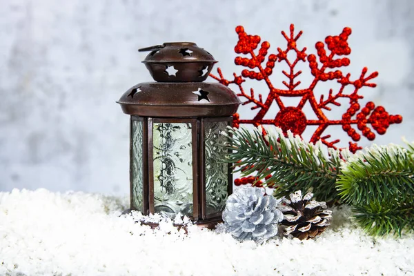 Χριστουγεννιάτικο Φανάρι Κλαδί Έλατου Και Νιφάδα Χιονιού Φόντο Grunge Διακόσμηση — Φωτογραφία Αρχείου