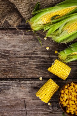 Olgun Mısır eski ahşap masa.