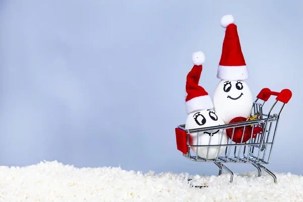Two Eggs Christmas Caps Shopping Cart Snow Christmas Shopping Christmas — Stock Photo, Image