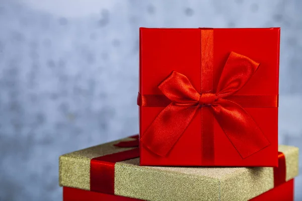 Röd Presentförpackning Grunge Bakgrund Inredning Till Jul — Stockfoto