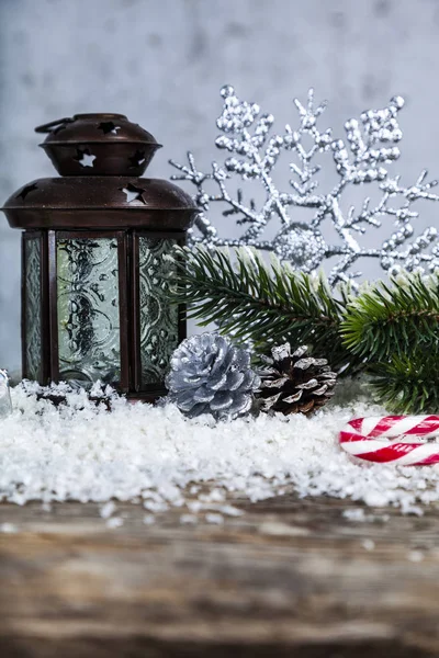 Weihnachtslaterne Tannenzweig Und Schneeflocke Auf Grunge Hintergrund Weihnachtsdekoration — Stockfoto