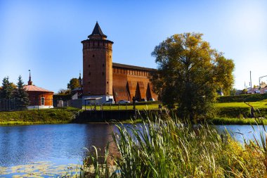 Kolomna Kremlin, Kolomna, Moscow region. Eski topluluğu güzel: ile kiliseler bir sonbahar gününde Kolomna Kremlin.