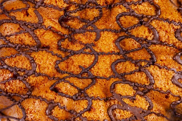 Delicioso Bolo Chocolate Perto Biscoito Com Padrão Chocolate — Fotografia de Stock