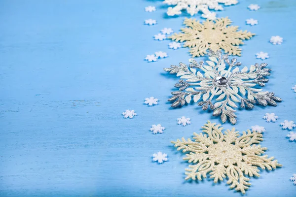 Kerst Sneeuwvlokken Blauwe Houten Achtergrond — Stockfoto
