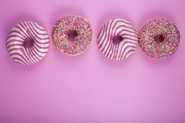 Donut Auf Rosa Hintergrund Leckeres Dessert — Stockfoto