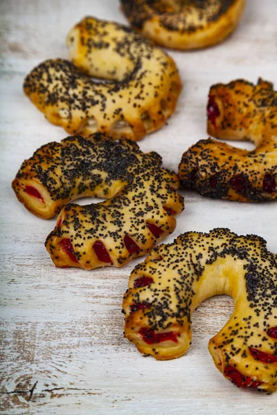 Zelfgemaakte Koekjes Met Maanzaad Jam Een Houten Tafel Heerlijk Dessert — Stockfoto