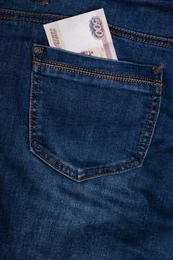 Kot pantolon cebinde para kapatın. Rus Rublesi.