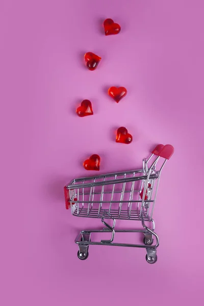 Cuori Nel Carrello Della Spesa Sfondo Rosa Shopping Vacanza — Foto Stock