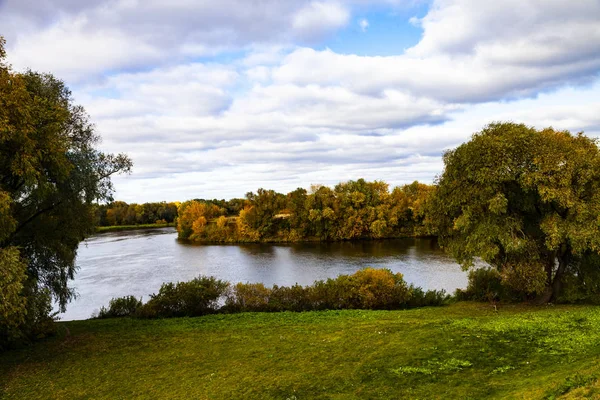 Vackert Landskap River Klar Höstdag — Stockfoto