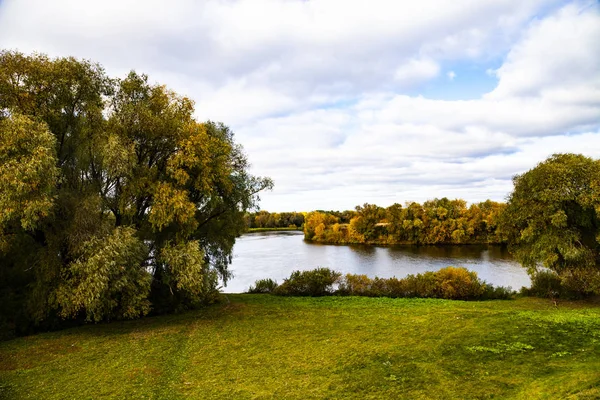 Vackert Landskap River Klar Höstdag — Stockfoto