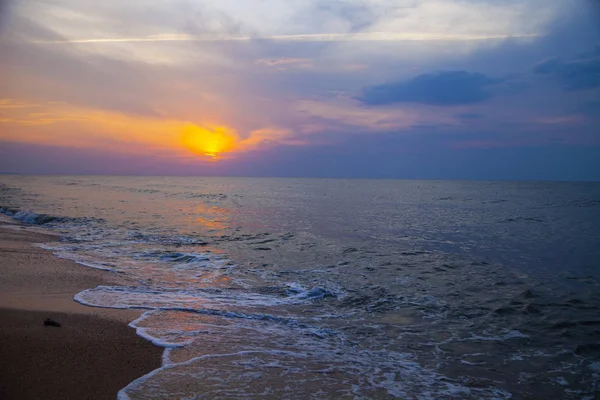 Krásné moře při západu slunce. — Stock fotografie