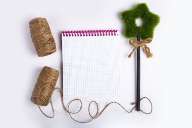 Dekoratif çim yıldız, defter ve ip 