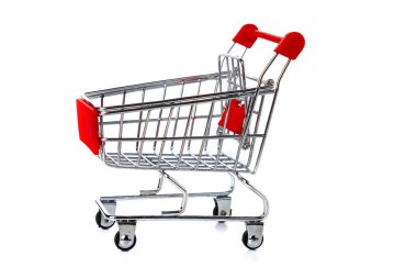 Beyaz arka planda alışveriş arabası
