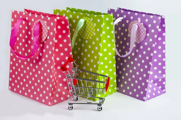 Drie multi-gekleurde boodschappentassen — Stockfoto