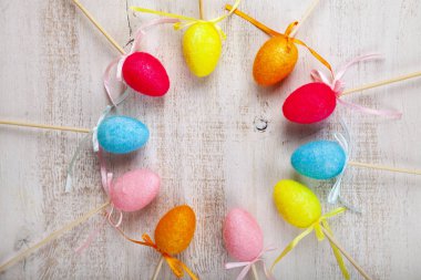 ahşap arka plan üzerinde