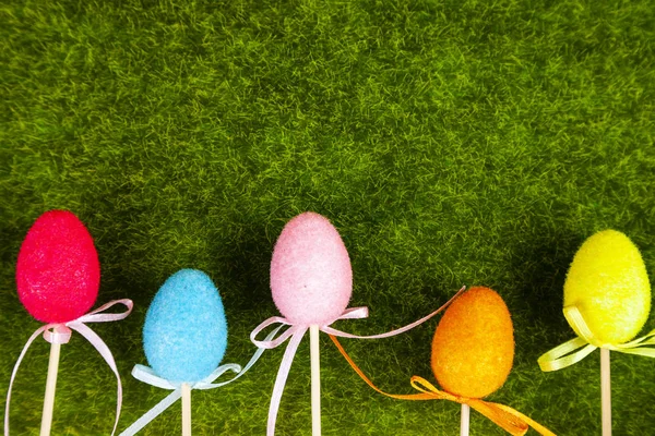 Fronteira de ovos de Páscoa coloridos . — Fotografia de Stock
