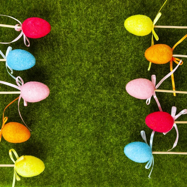 Fronteira de ovos de Páscoa coloridos . — Fotografia de Stock